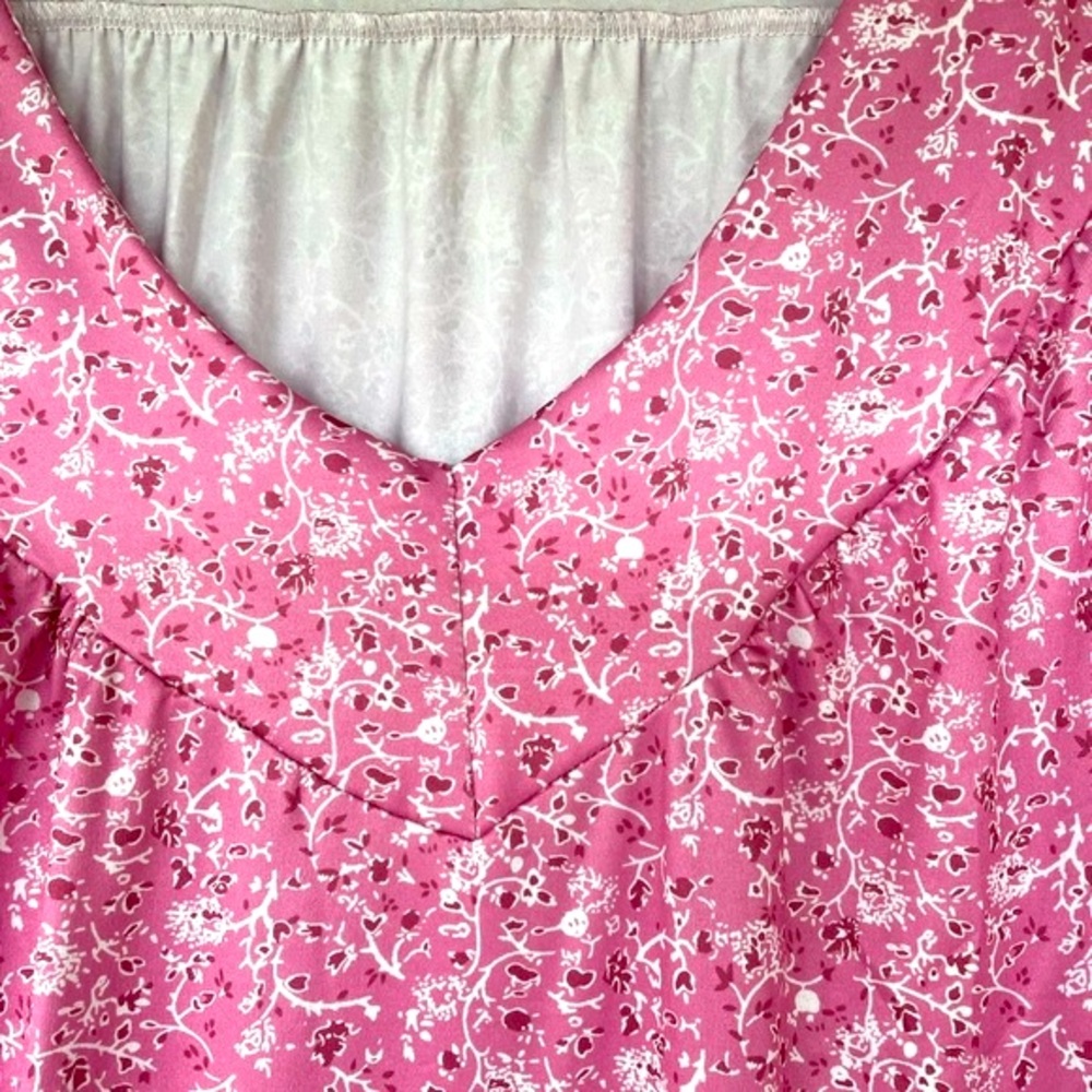 Petite floral print short sleeve blouse. Unbranded Pink & White Plus Size 2X - Picture 2 of 4